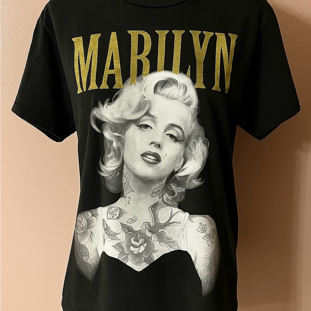 Edgy meets icon — black Marilyn Monroe graphic tee